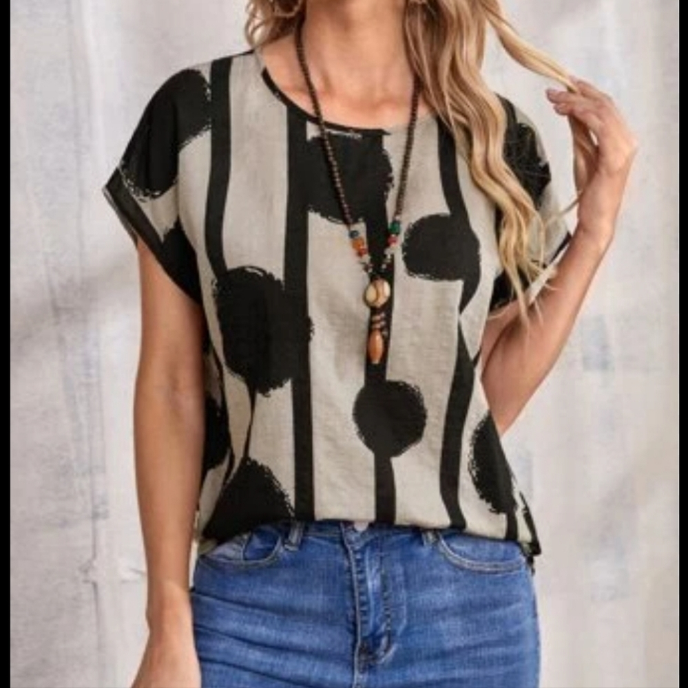 NWOT bold print blouse